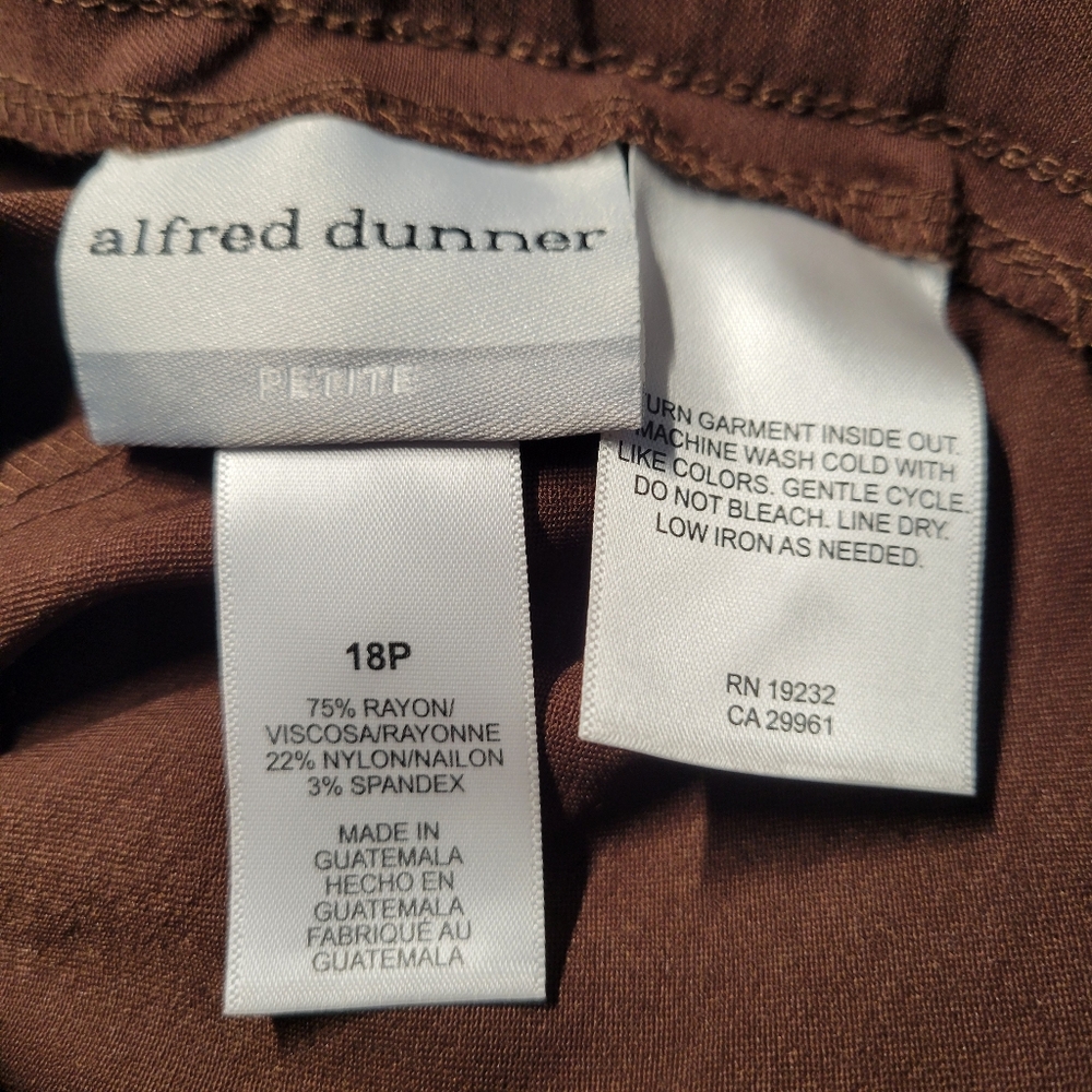 Alfred Dunner Women's Brown Straight-Leg Trousers Size 18P Stretchy Pull-On - Picture 5 of 5